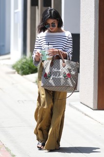 Vanessa Hudgens feet photo thumbnail