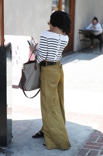 Vanessa Hudgens feet photo thumbnail