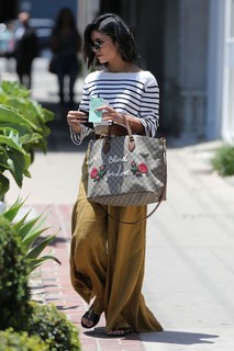 Vanessa Hudgens feet photo thumbnail