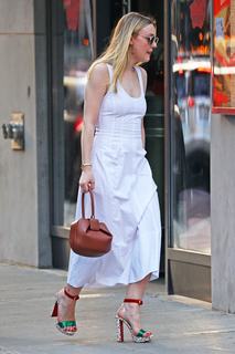 Dakota Fanning feet photo thumbnail
