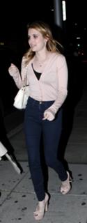 Emma Roberts feet photo thumbnail