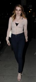 Emma Roberts feet photo thumbnail