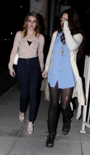 Emma Roberts feet photo thumbnail