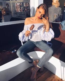 Xenia Tchoumitcheva feet photo thumbnail