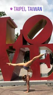 Kino MacGregor feet photo thumbnail