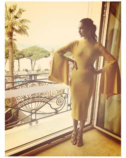 Deepika Padukone feet photo thumbnail
