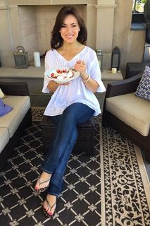 Lisa Robertson feet photo thumbnail