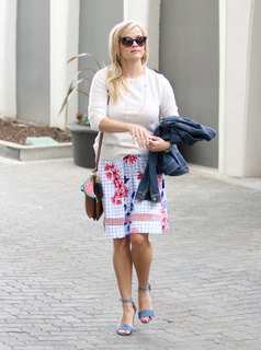 Reese Witherspoon feet photo thumbnail