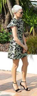 Michelle Williams feet photo thumbnail