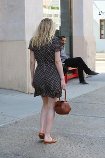 Dakota Fanning feet photo thumbnail