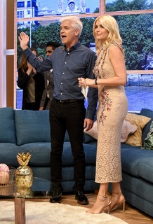 Holly Willoughby feet photo thumbnail