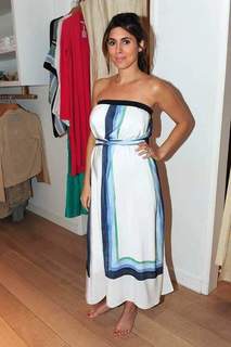 Jamie-Lynn Sigler feet photo thumbnail