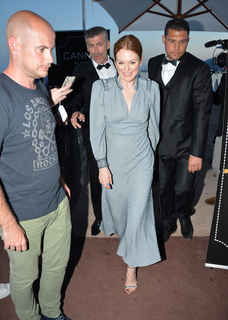 Julianne Moore feet photo thumbnail