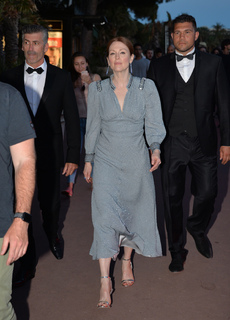 Julianne Moore feet photo thumbnail
