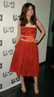 Debra Messing feet photo thumbnail