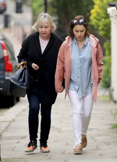 Emilia Clarke feet photo thumbnail