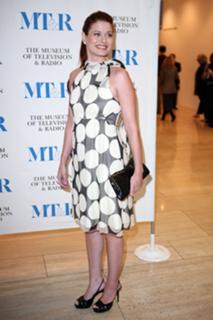 Debra Messing feet photo thumbnail
