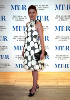 Debra Messing feet photo thumbnail