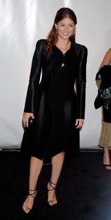 Debra Messing feet photo thumbnail