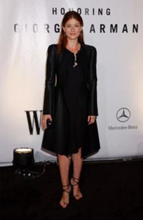 Debra Messing feet photo thumbnail