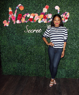 Christina Milian feet photo thumbnail
