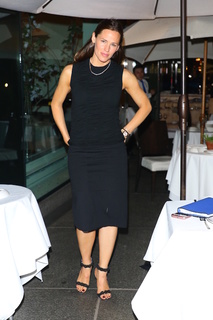 Jennifer Garner feet photo thumbnail