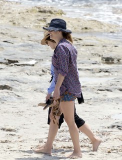 Kate Walsh feet photo thumbnail