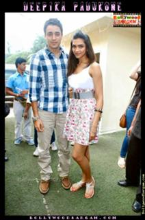 Deepika Padukone feet photo thumbnail