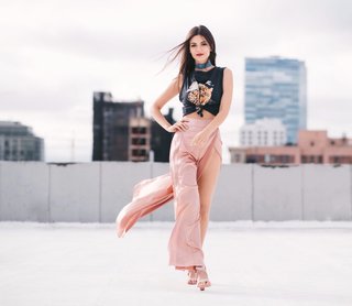 Victoria Justice feet photo thumbnail