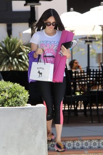 Megan Fox feet photo thumbnail