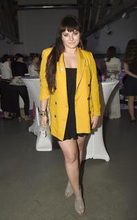 Ewa Farna feet photo thumbnail