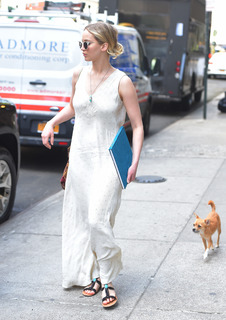 Jennifer Lawrence feet photo thumbnail