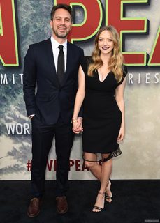 Amanda Seyfried feet photo thumbnail
