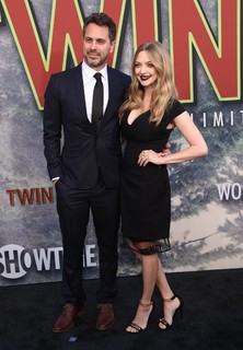 Amanda Seyfried feet photo thumbnail