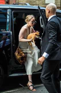 Jennifer Lawrence feet photo thumbnail
