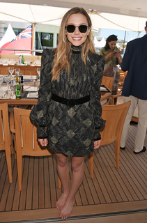 Elizabeth Olsen feet photo thumbnail