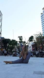Kino MacGregor feet photo thumbnail