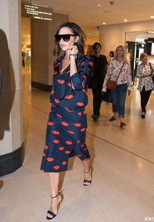 Victoria Beckham feet photo thumbnail