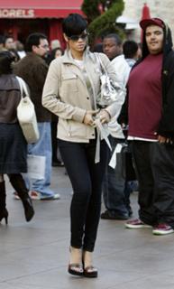 Rihanna feet photo thumbnail
