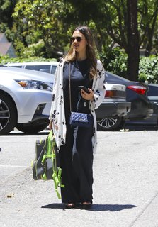Jessica Alba feet photo thumbnail