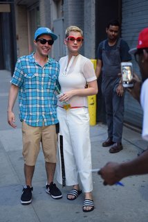 Katy Perry feet photo thumbnail