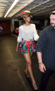 Rihanna feet photo thumbnail