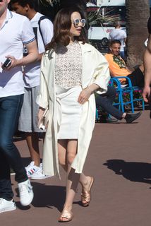 Lily Collins feet photo thumbnail