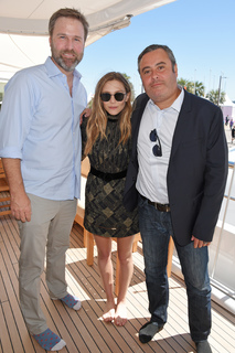 Elizabeth Olsen feet photo thumbnail