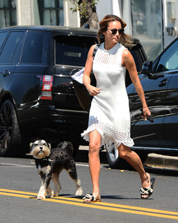 Jamie Chung feet photo thumbnail