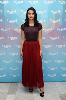Camila Mendes feet photo thumbnail