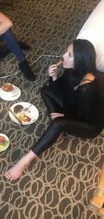 Olivia Munn feet photo thumbnail