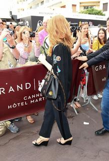 Jessica Chastain feet photo thumbnail
