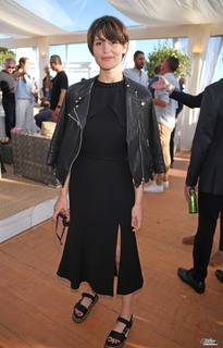 Gemma Arterton feet photo thumbnail