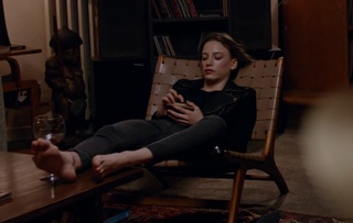 Serenay Sarikaya feet photo thumbnail